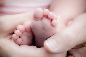 https://www.pexels.com/photo/adorable-baby-baby-feet-beautiful-266011/